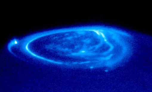 Полярное сияние на Юпитере (съемка в ультрафиолетовых лучах)