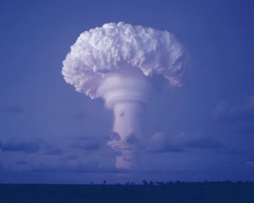 Ядерный взрыв в атмосфере — источник комплекса нелинейных явлений во всех геологических оболочках