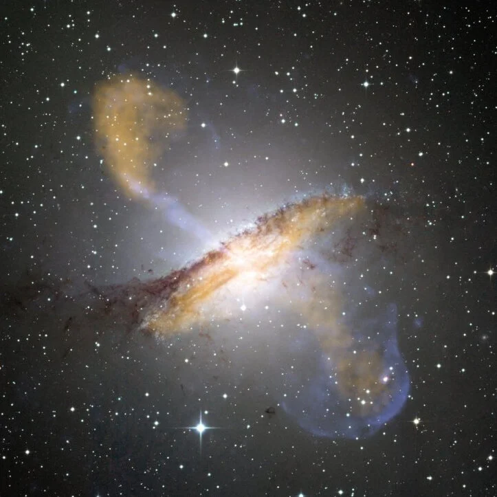 Снимок центральной черной дыры Центавра А