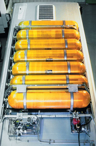 Общий вид автобуса с газобаллонной установкой на КПГ с расположением ниш на крыше.